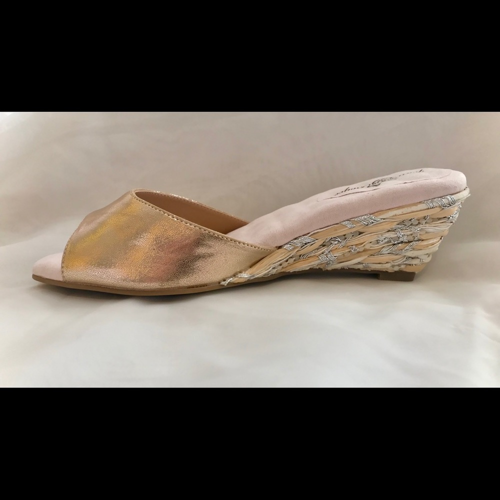 🆕NIB Joan Boyce Sandals, Size: 8.5